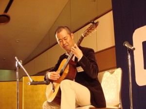 沼田渉氏(高38回)のクラシックギター演奏